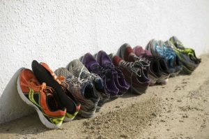Có nên liên tục thay giày chạy bộ?