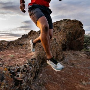 Review giày chạy trail Topo Athletic MTN Racer 2 – Kẻ chinh phục đường mòn