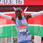 Kelvin Kiptum phá vỡ kỷ lục thế giới Marathon với Nike Alphafly 3