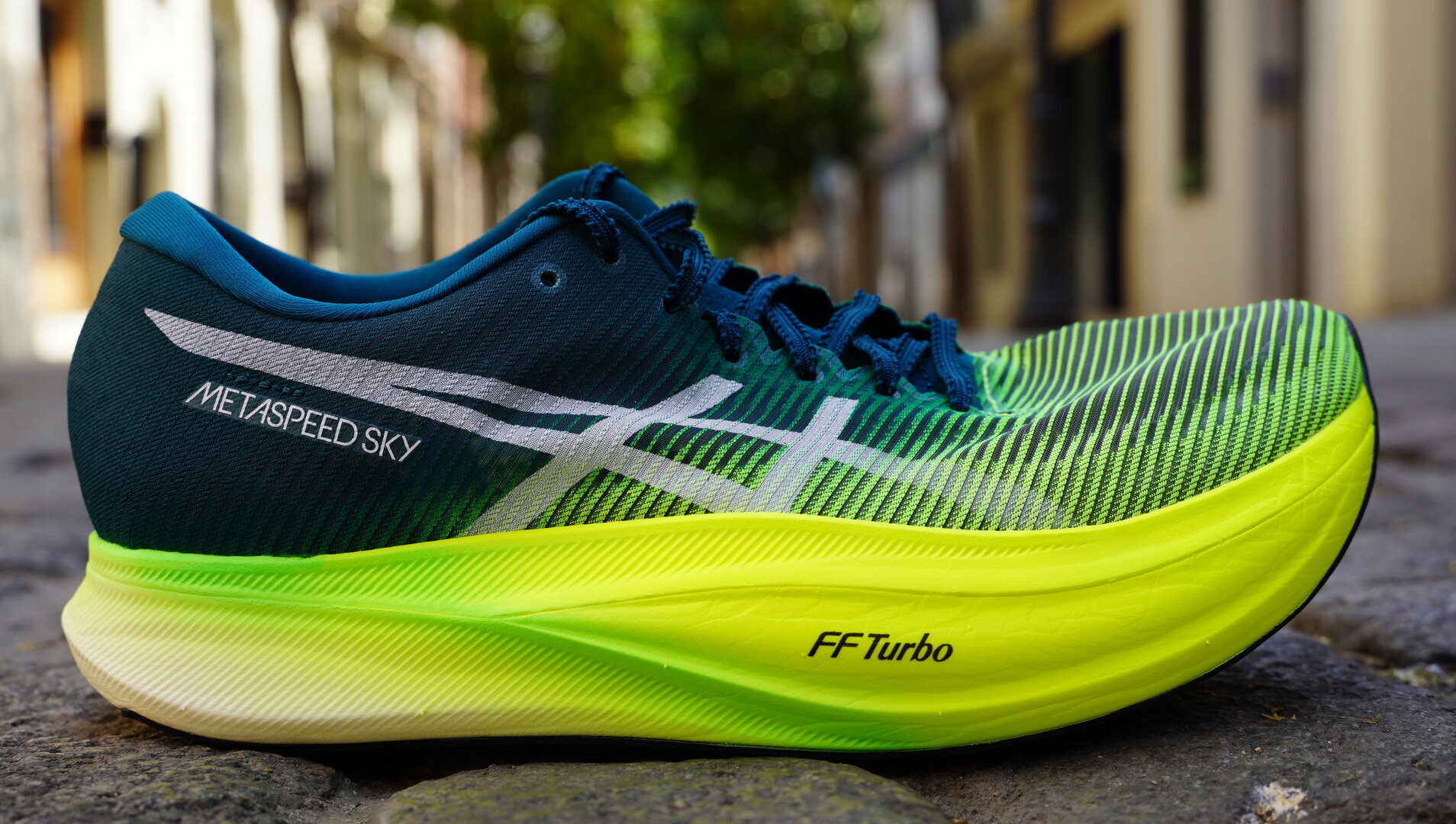 Đánh giá chi tiết ASICS Metaspeed Sky + - Runningshoes.vn