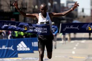 Các Vận Động Viên Đã Mang Đôi Giày Nào Tại Boston Marathon 2023