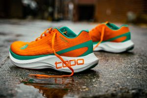 Review giày chạy bộ Topo Spectre