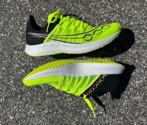 Review giày chạy bộ Saucony Sinister