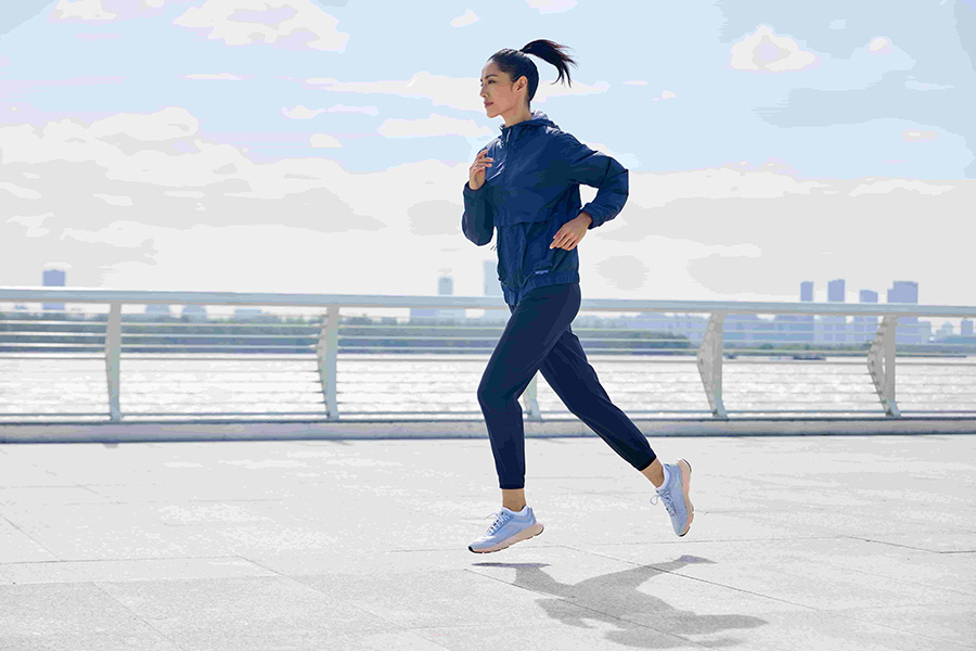 Top những đôi giày chạy bộ tốt nhất cho nữ năm 2023 - Runningshoes.vn